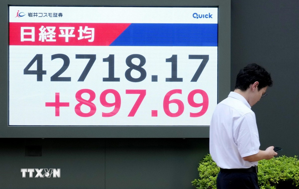 Nikkei 225 Explosive Gains: Explaining the Mid-August Peak